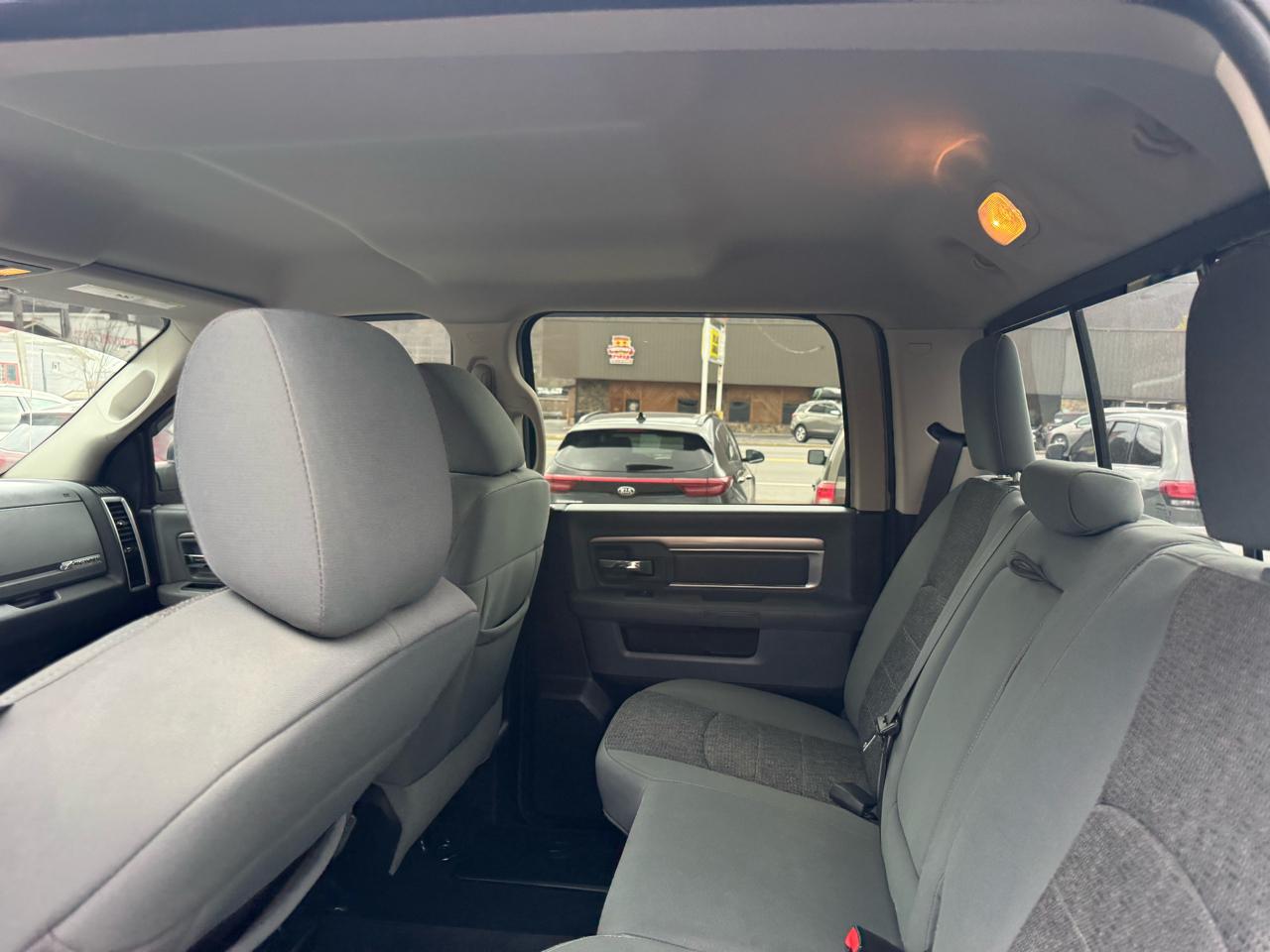 RAM 1500 SLT Crew Cab SWB 4WD 2016