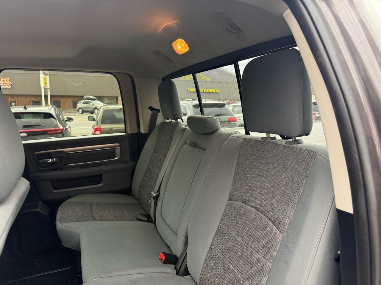 RAM 1500 SLT Crew Cab SWB 4WD 2016