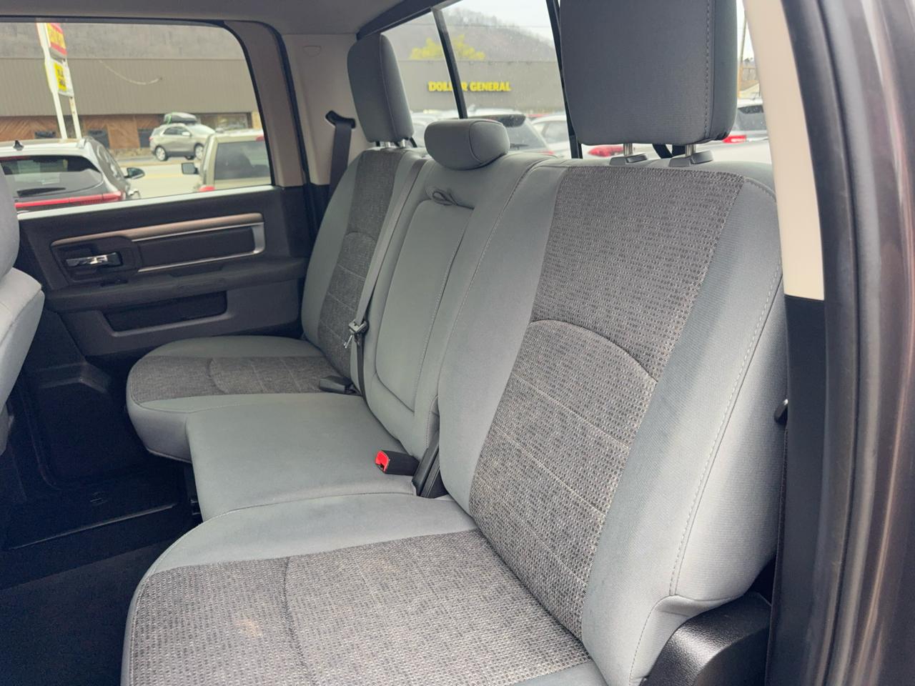 RAM 1500 SLT Crew Cab SWB 4WD 2016