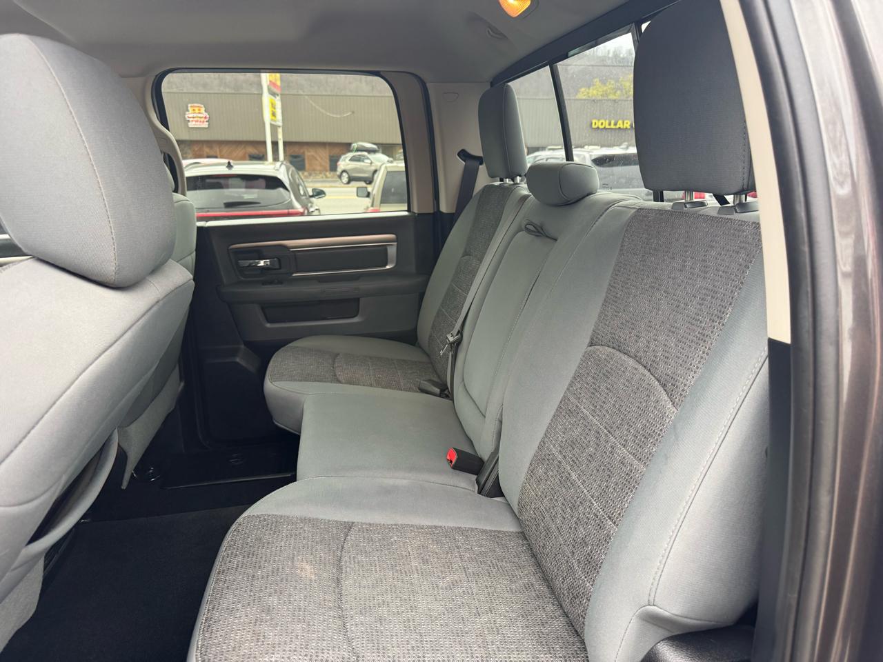 RAM 1500 SLT Crew Cab SWB 4WD 2016