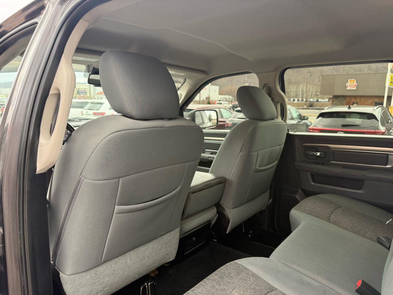 RAM 1500 SLT Crew Cab SWB 4WD 2016