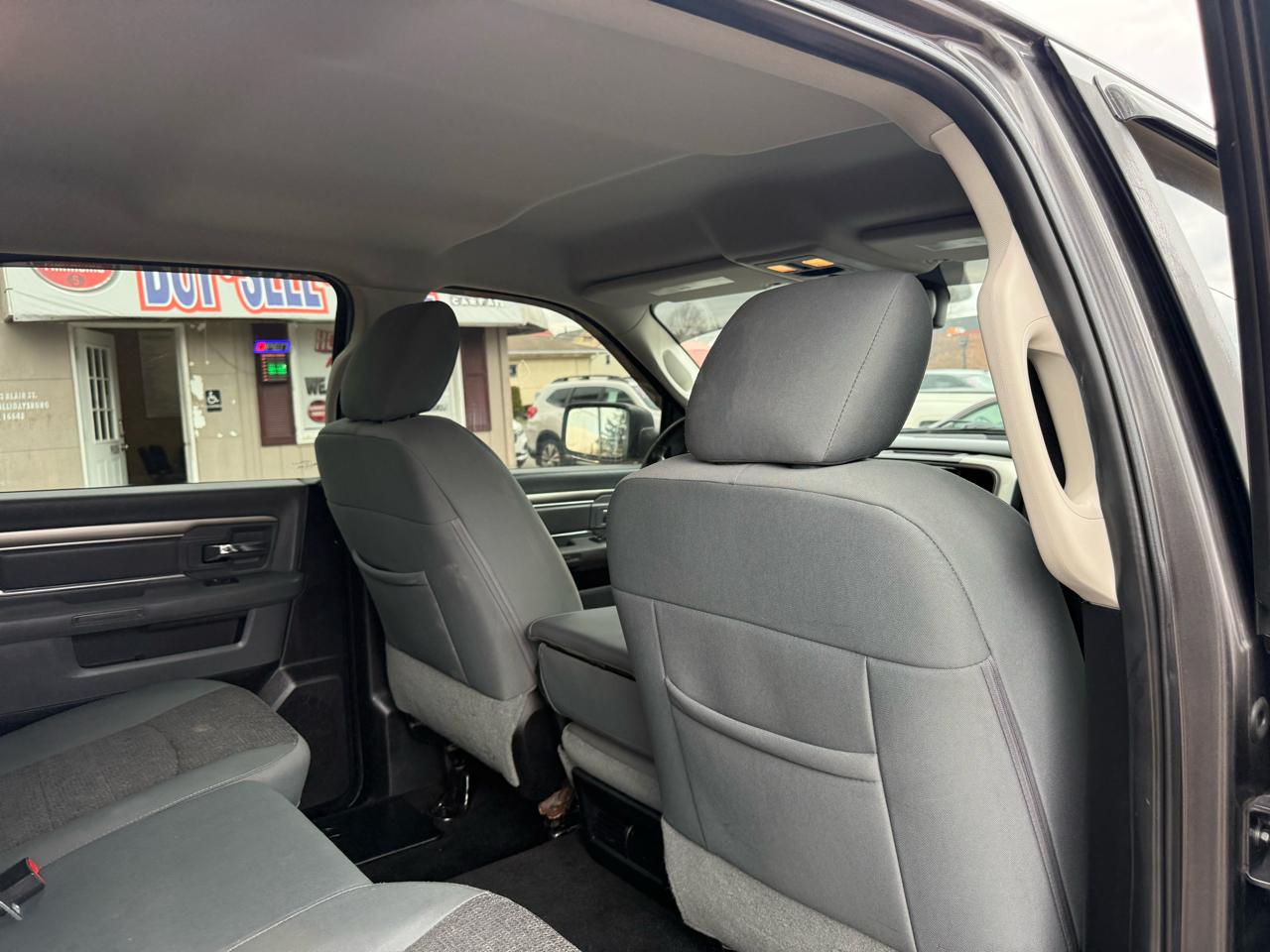 RAM 1500 SLT Crew Cab SWB 4WD 2016