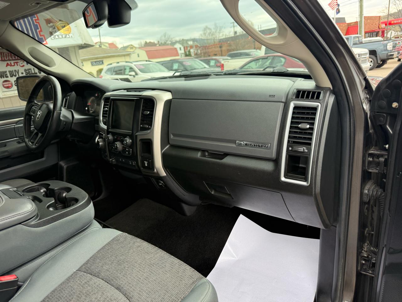 RAM 1500 SLT Crew Cab SWB 4WD 2016