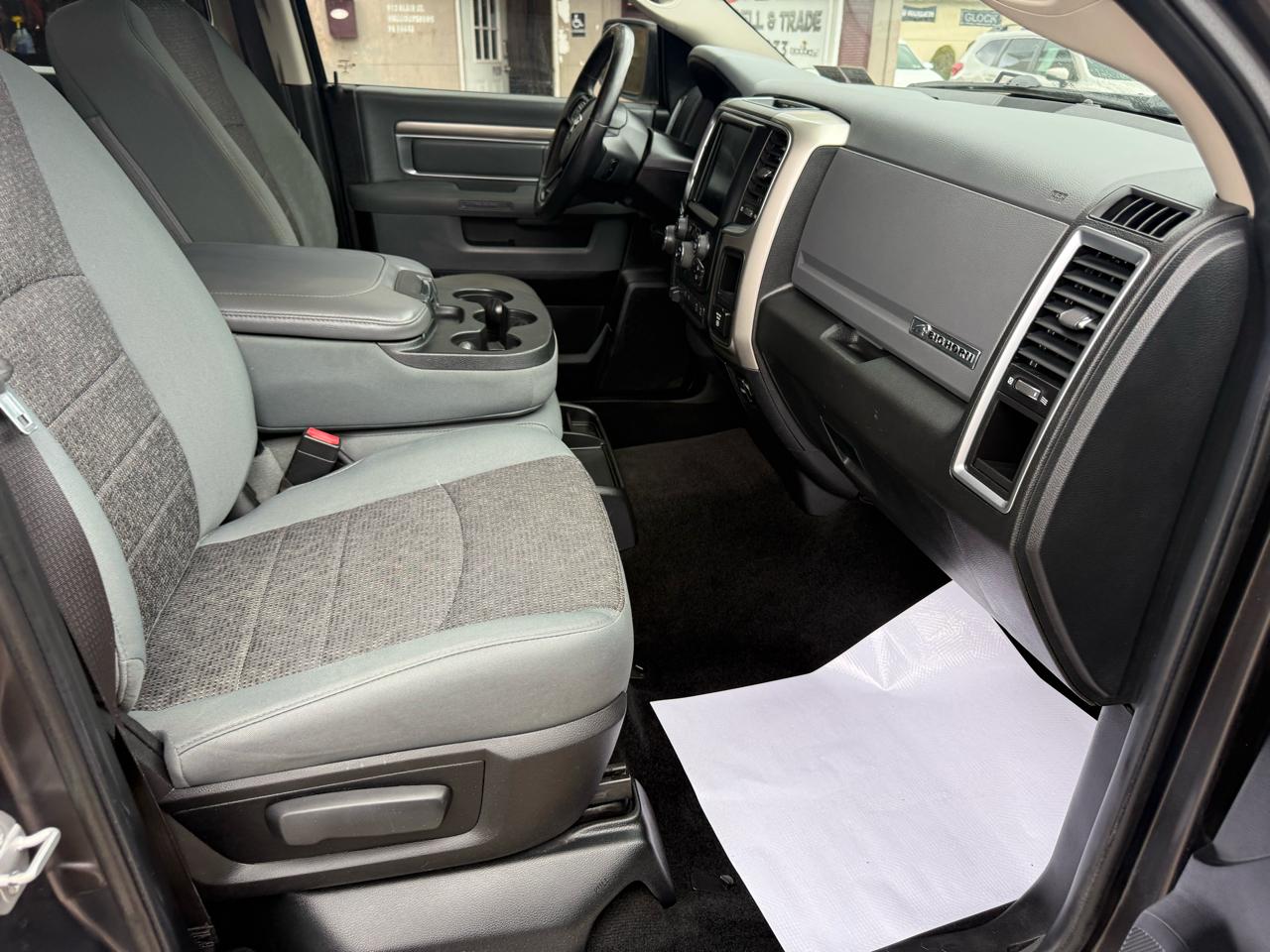 RAM 1500 SLT Crew Cab SWB 4WD 2016