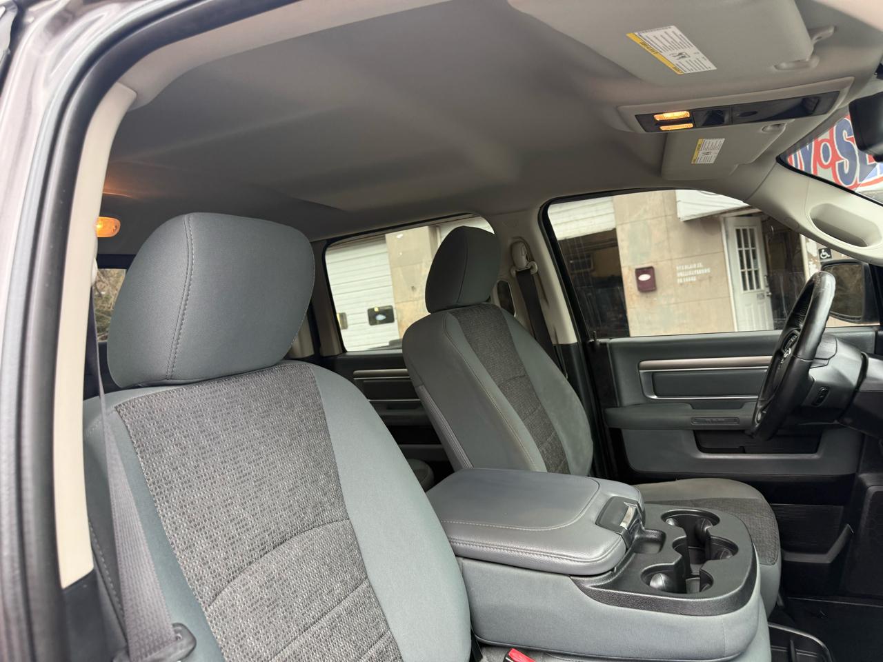 RAM 1500 SLT Crew Cab SWB 4WD 2016