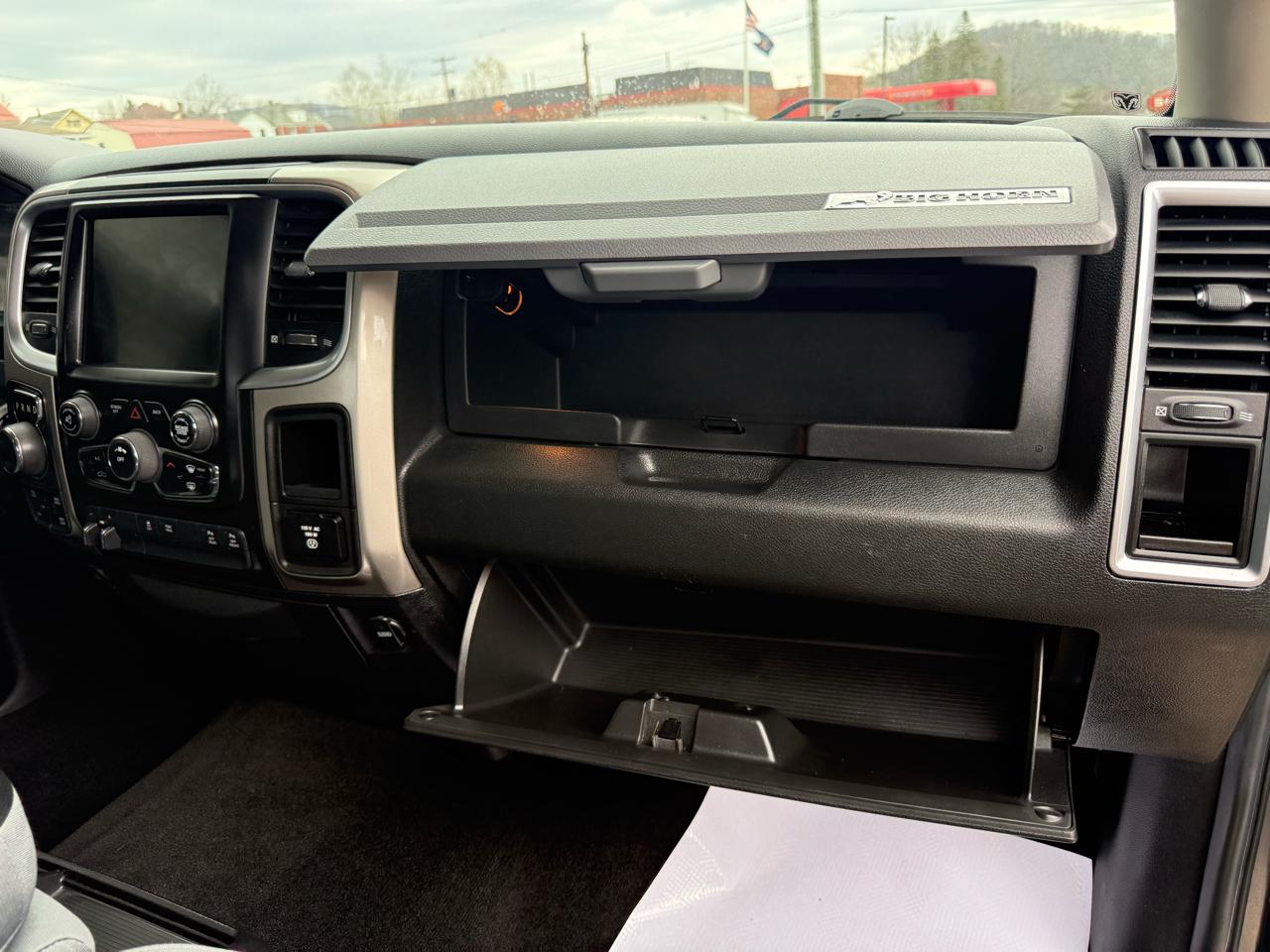 RAM 1500 SLT Crew Cab SWB 4WD 2016