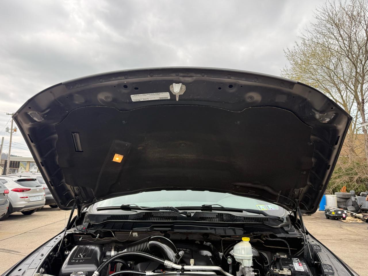 RAM 1500 SLT Crew Cab SWB 4WD 2016