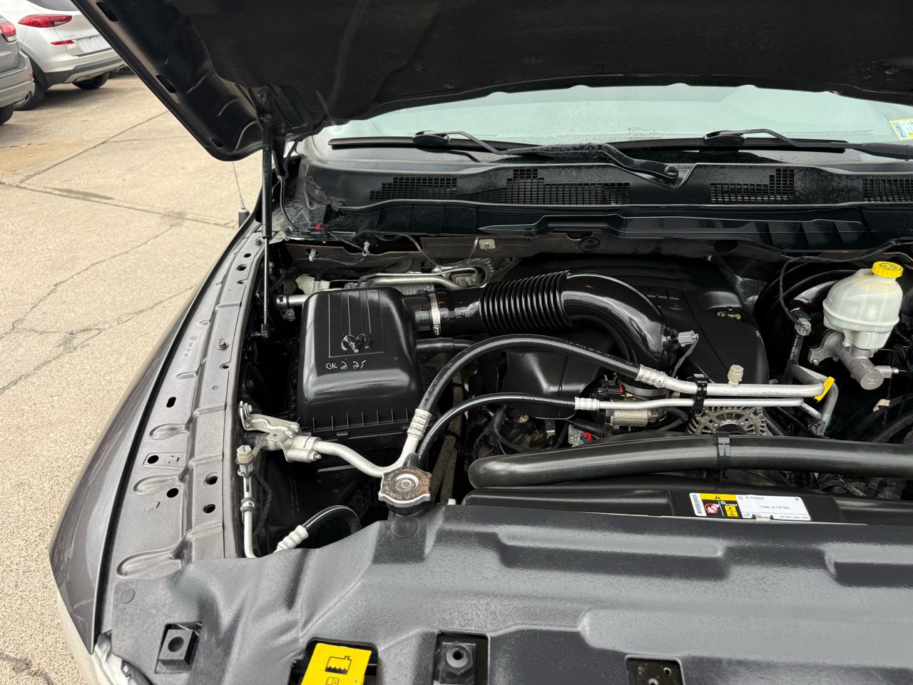 RAM 1500 SLT Crew Cab SWB 4WD 2016