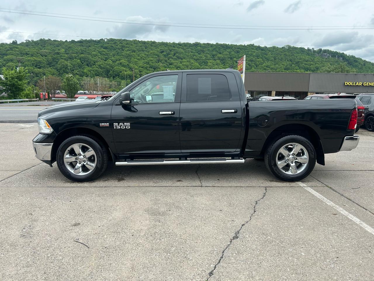 RAM 1500 SLT Crew Cab SWB 4WD 2015