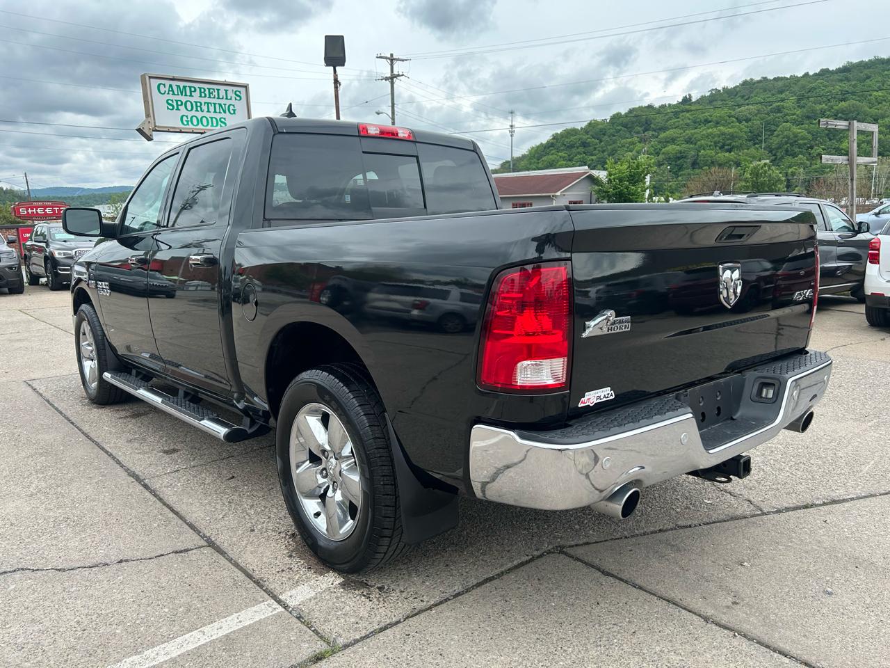 RAM 1500 SLT Crew Cab SWB 4WD 2015