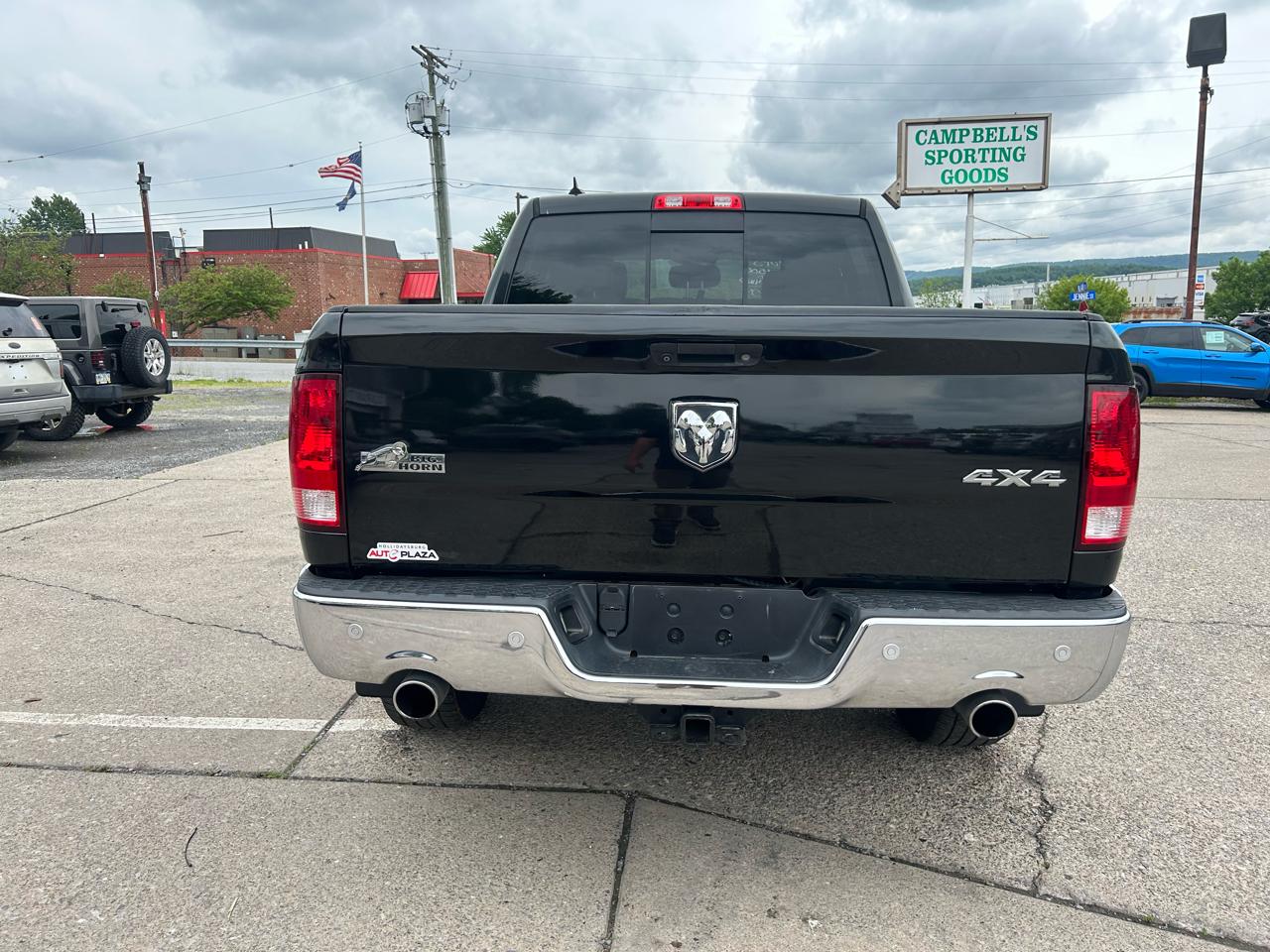 RAM 1500 SLT Crew Cab SWB 4WD 2015