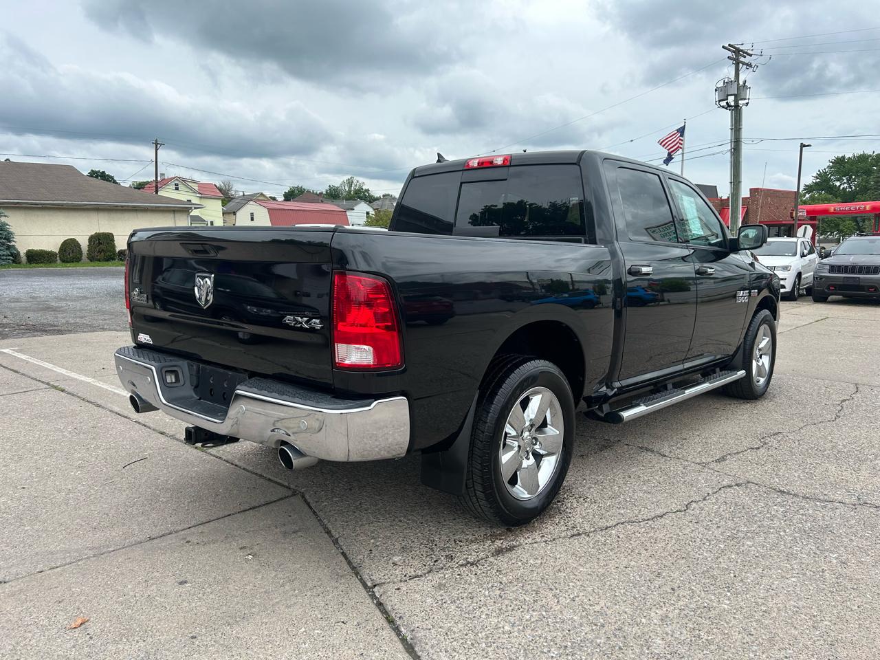 RAM 1500 SLT Crew Cab SWB 4WD 2015