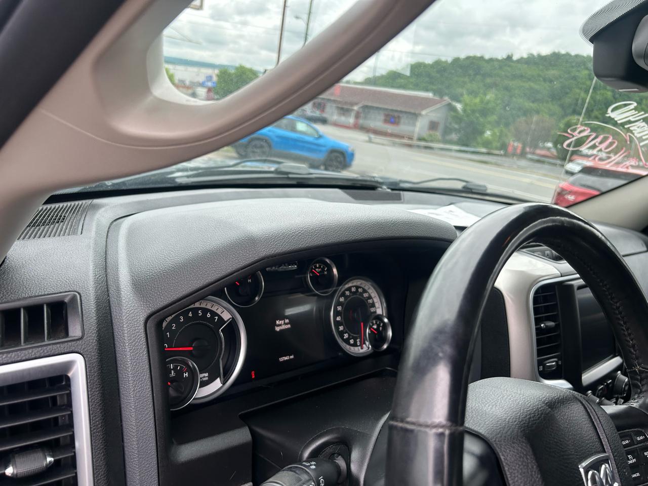 RAM 1500 SLT Crew Cab SWB 4WD 2015