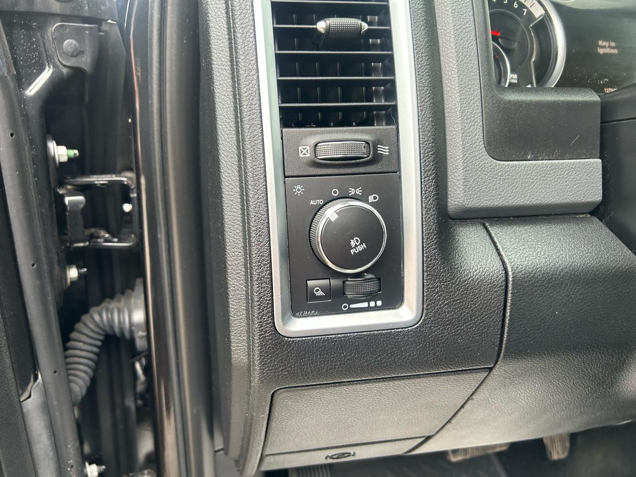 RAM 1500 SLT Crew Cab SWB 4WD 2015