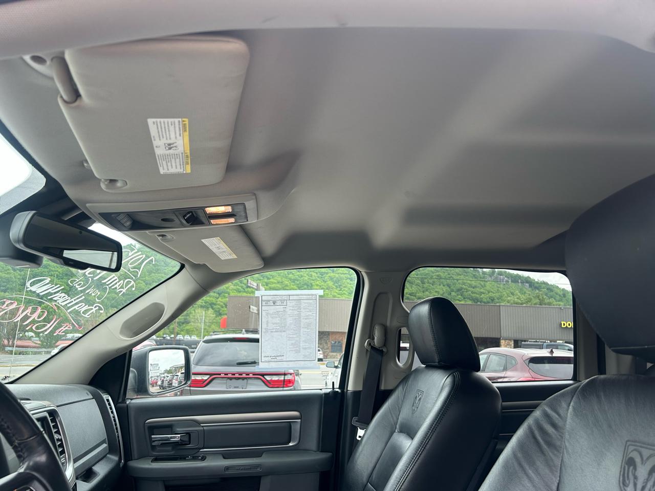 RAM 1500 SLT Crew Cab SWB 4WD 2015