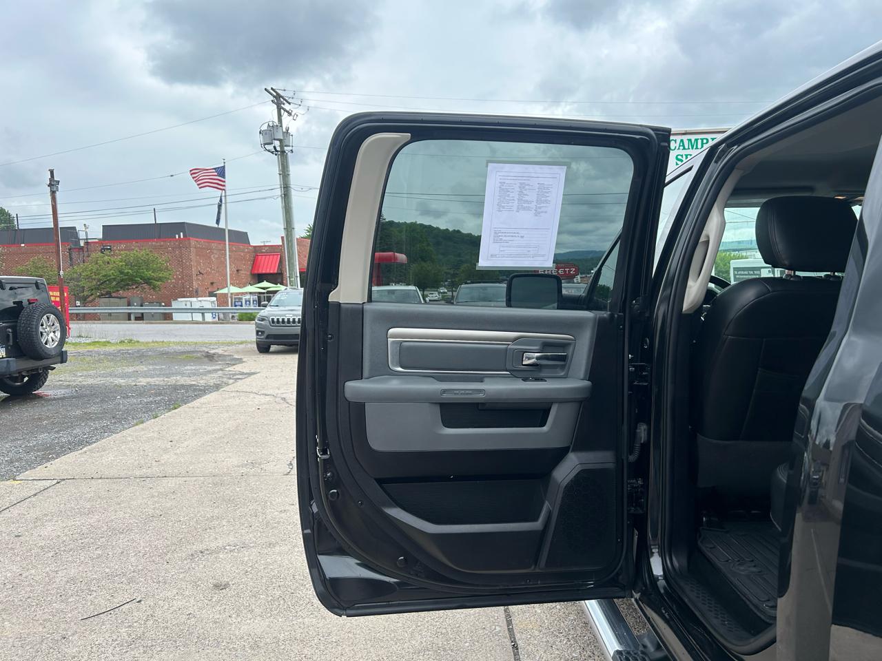 RAM 1500 SLT Crew Cab SWB 4WD 2015