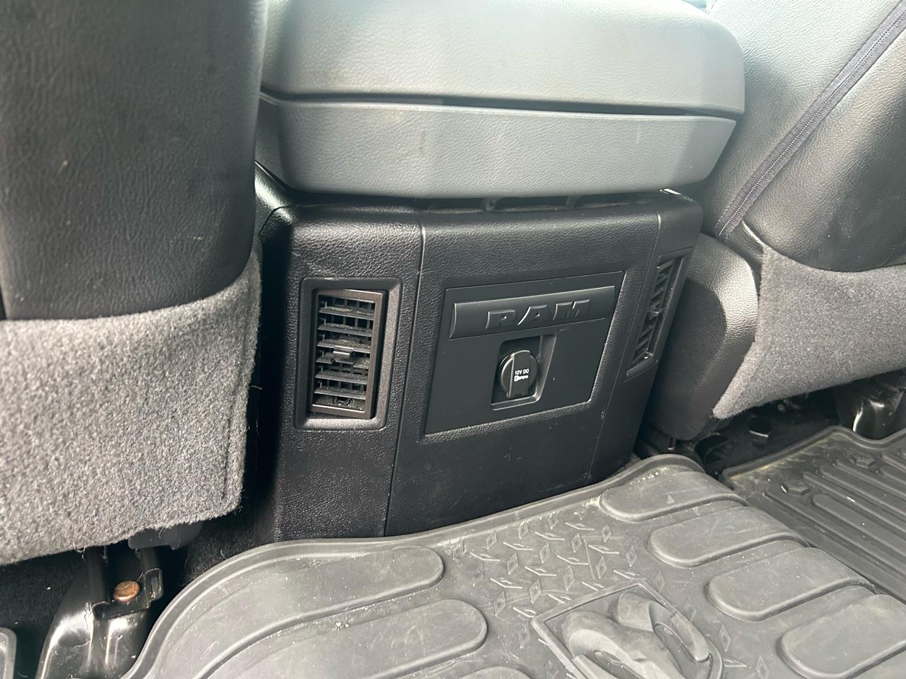 RAM 1500 SLT Crew Cab SWB 4WD 2015