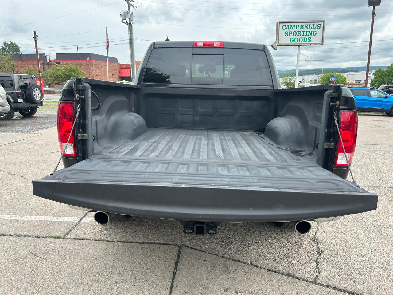 RAM 1500 SLT Crew Cab SWB 4WD 2015