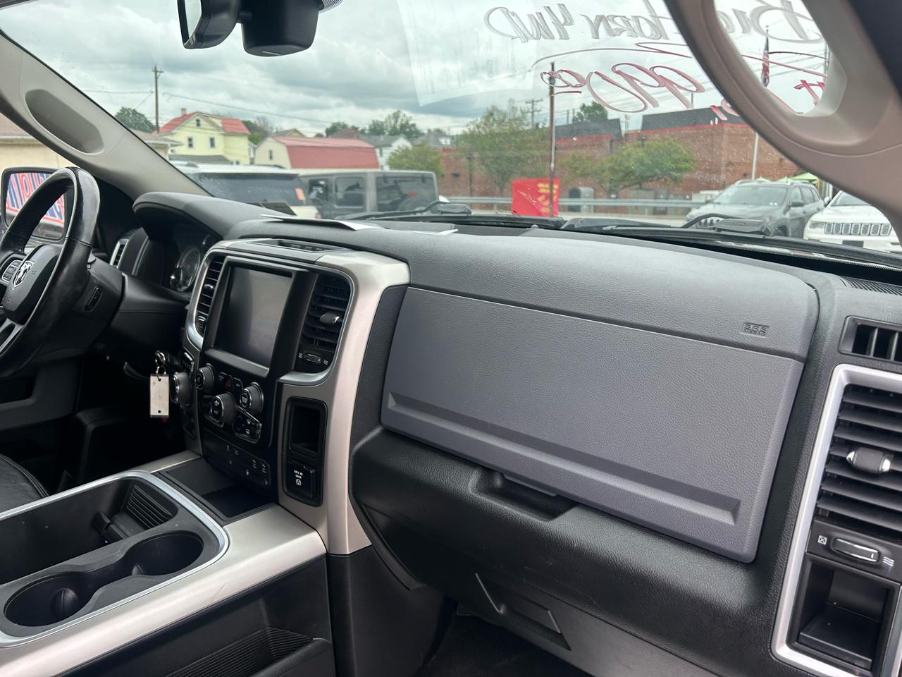 RAM 1500 SLT Crew Cab SWB 4WD 2015
