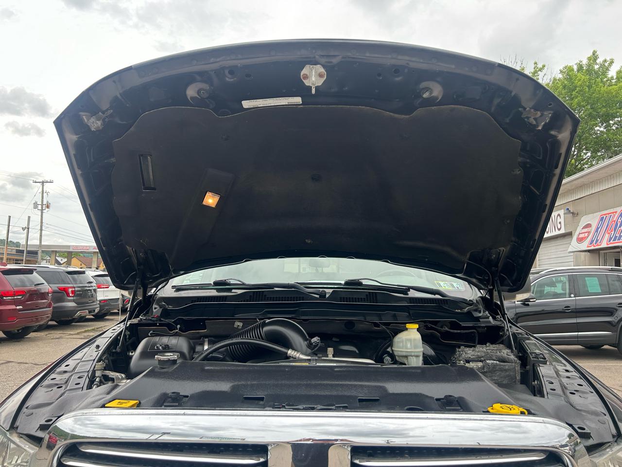 RAM 1500 SLT Crew Cab SWB 4WD 2015