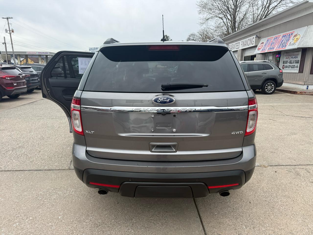 Ford Explorer XLT 4WD 2011