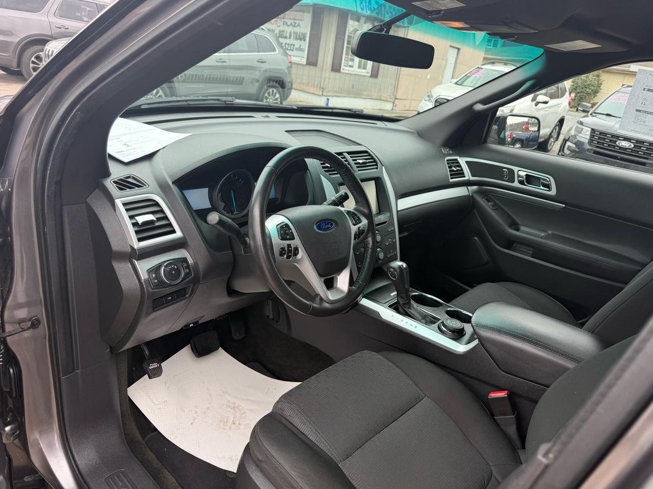 Ford Explorer XLT 4WD 2011