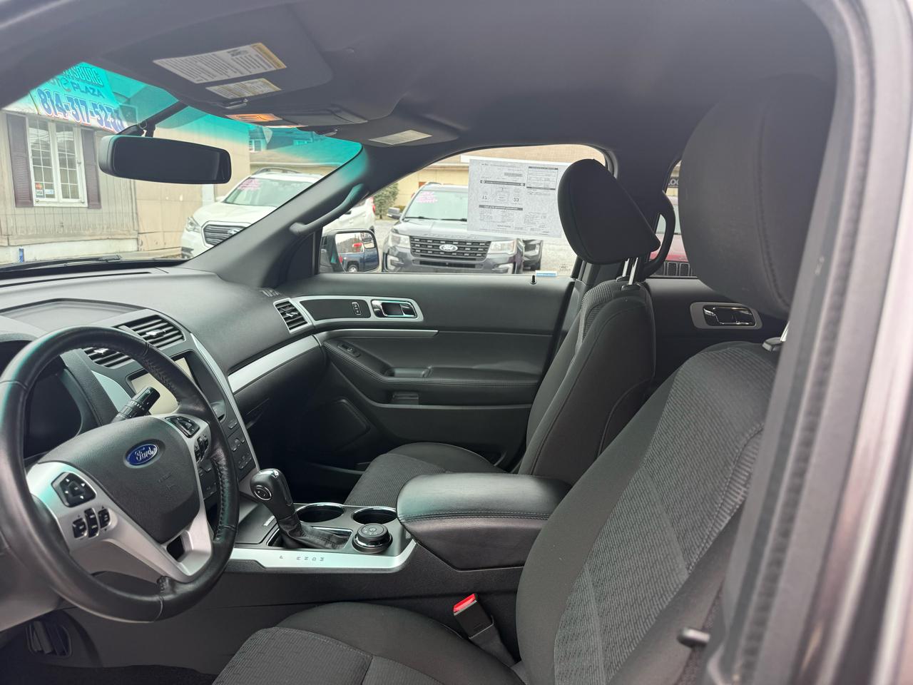 Ford Explorer XLT 4WD 2011