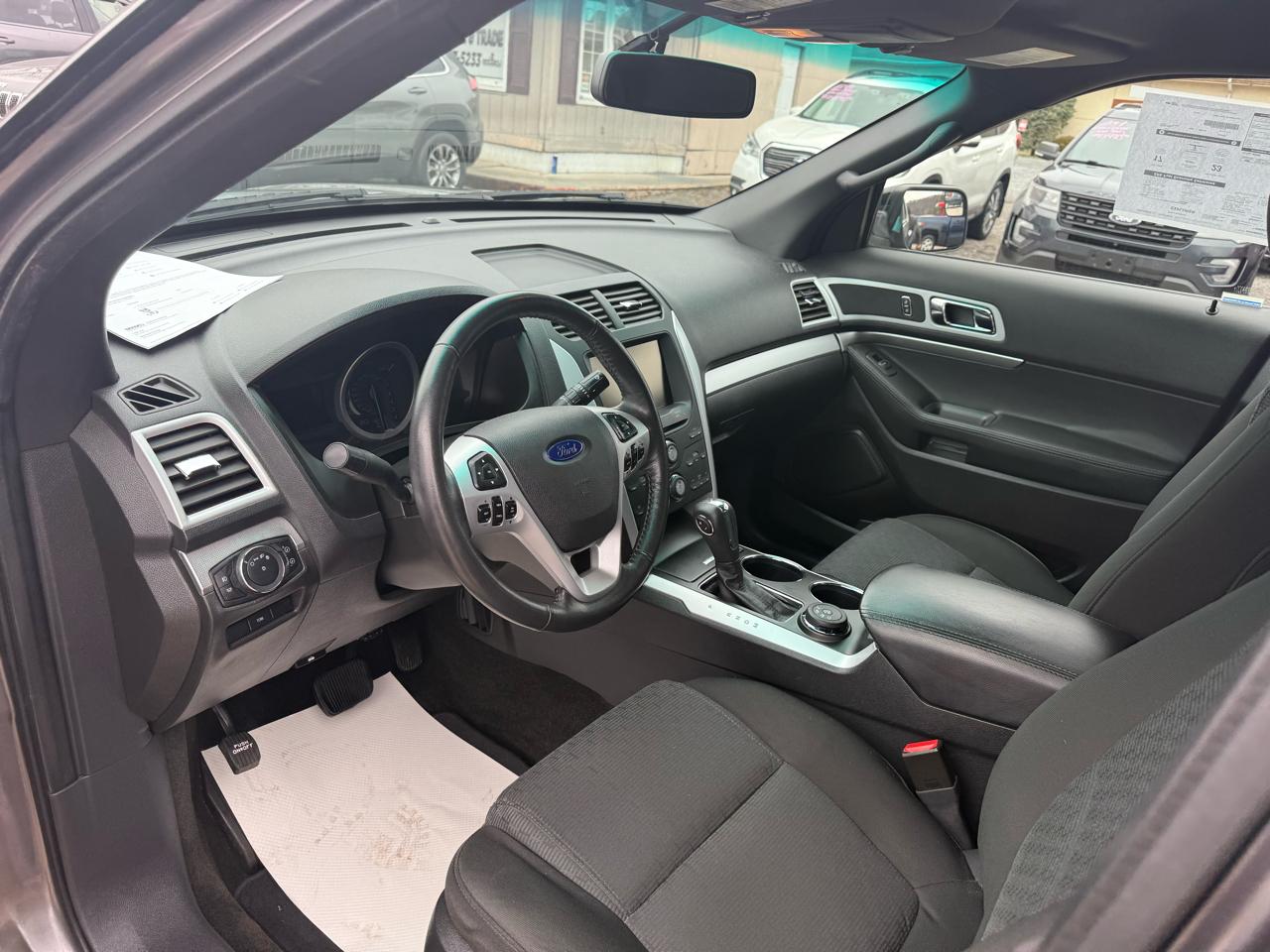 Ford Explorer XLT 4WD 2011