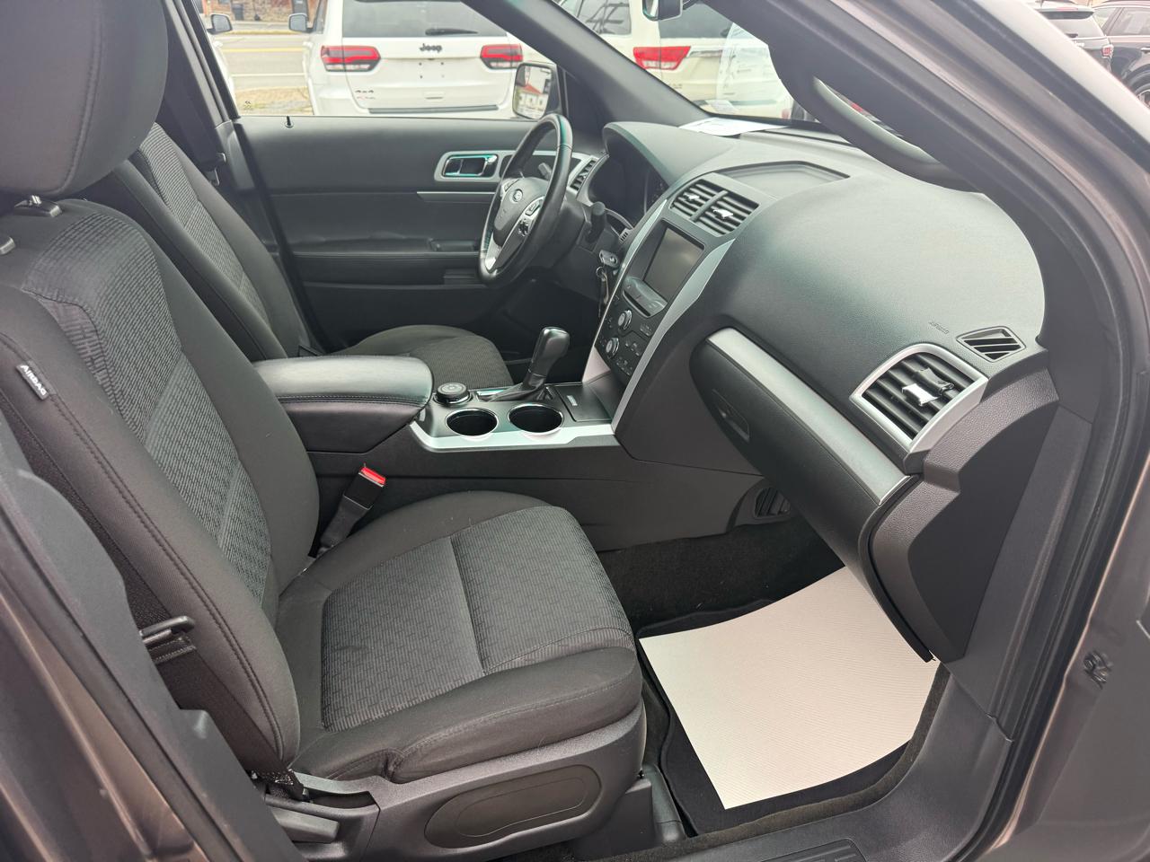 Ford Explorer XLT 4WD 2011