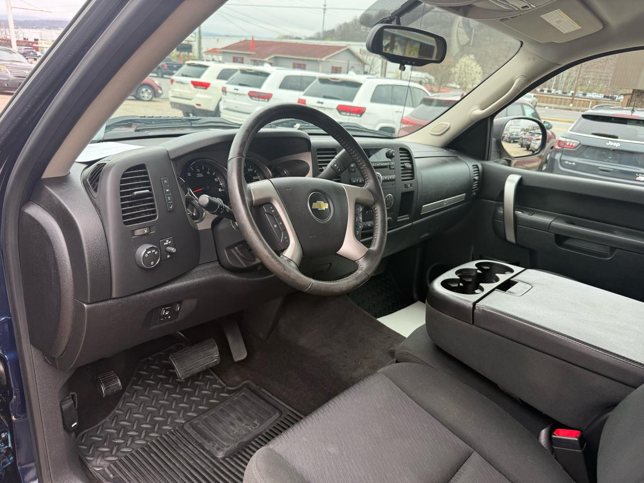 Chevrolet Silverado 1500 LT Crew Cab 4WD 2012