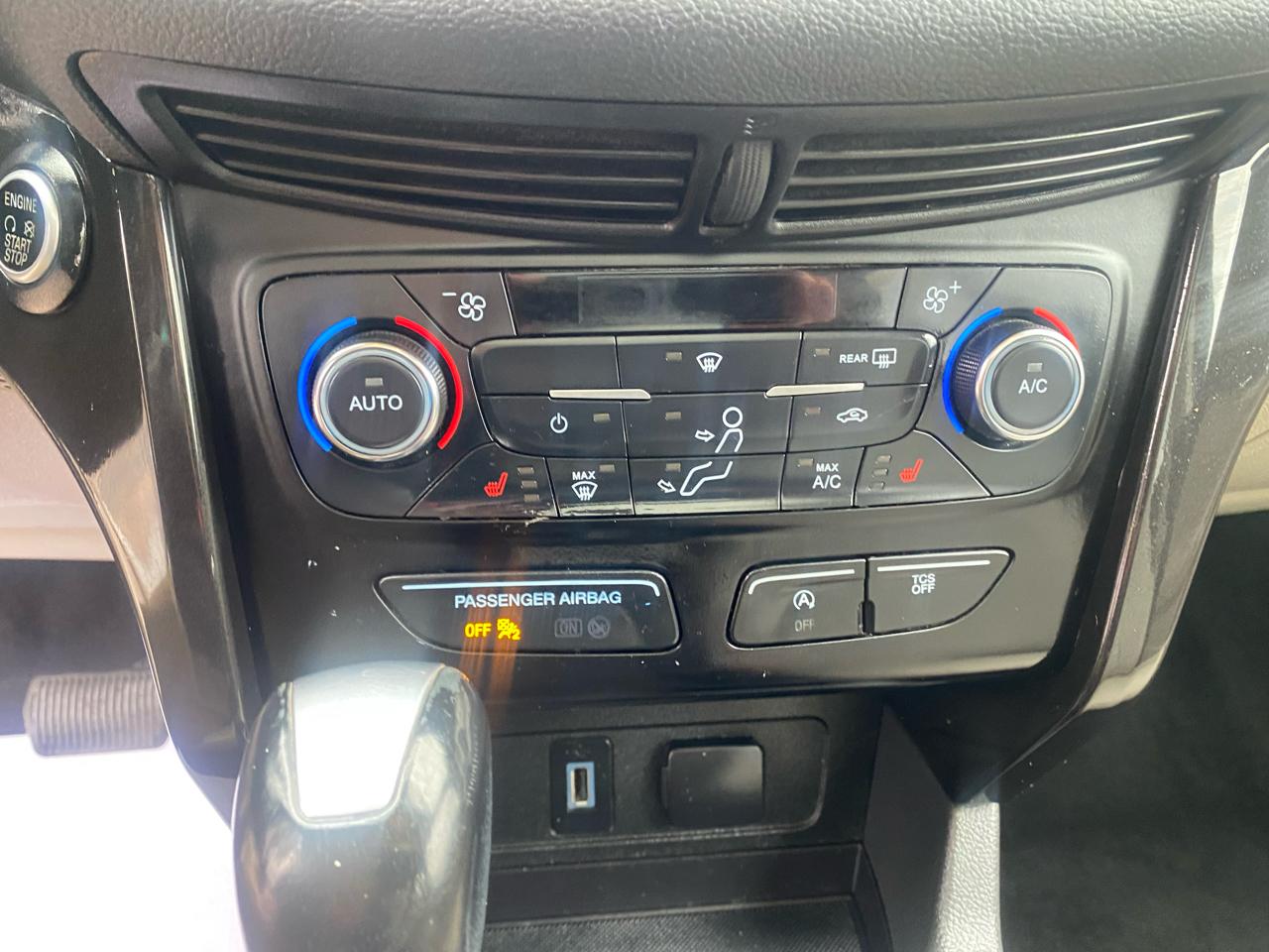 Ford Escape Titanium 4WD 2017