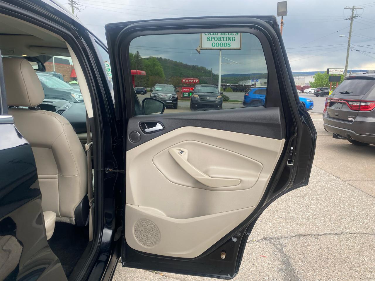 Ford Escape Titanium 4WD 2017