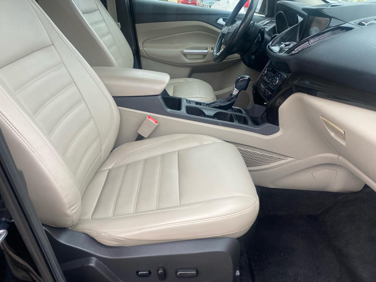 Ford Escape Titanium 4WD 2017