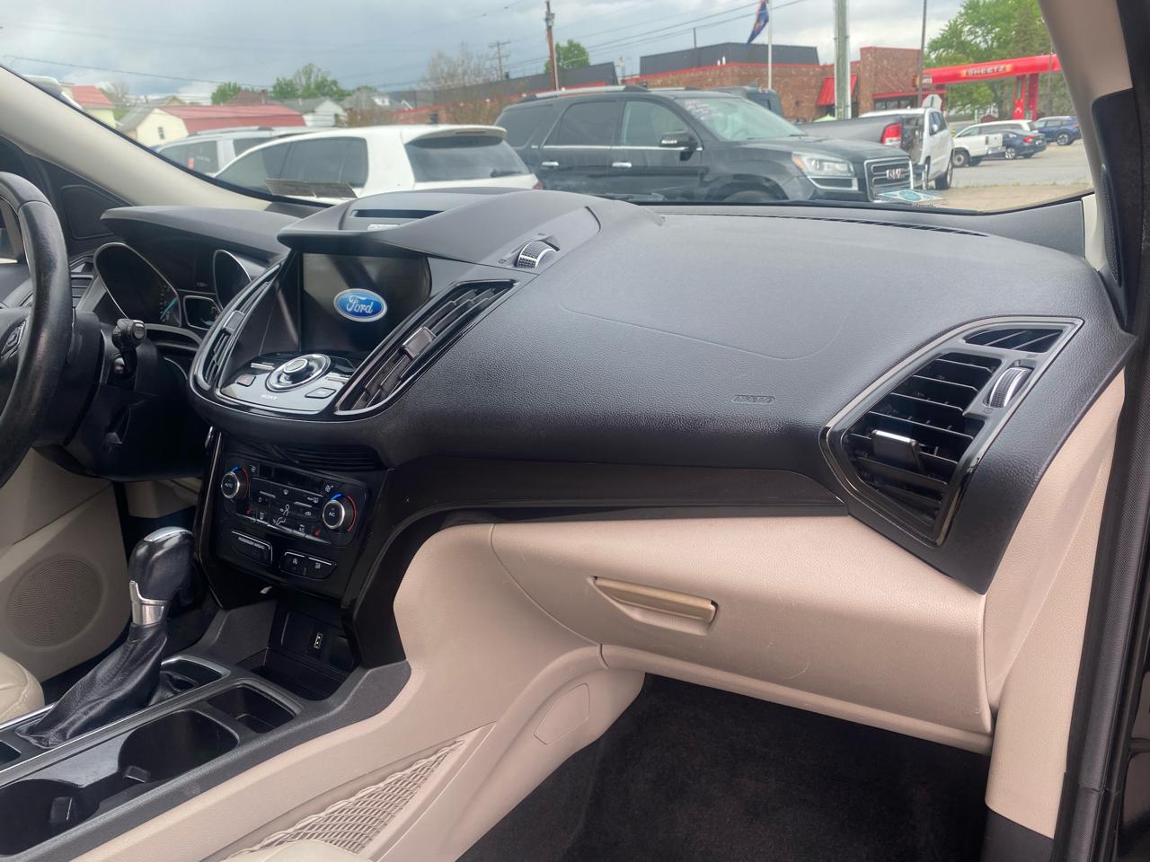 Ford Escape Titanium 4WD 2017