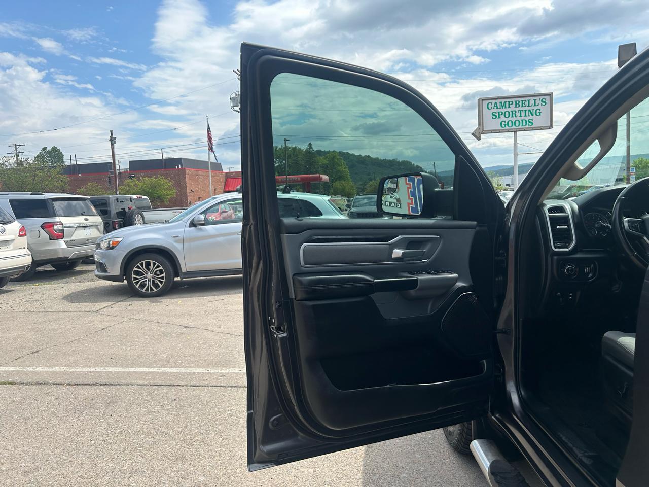 RAM 1500 Big Horn Crew Cab SWB 4WD 2020