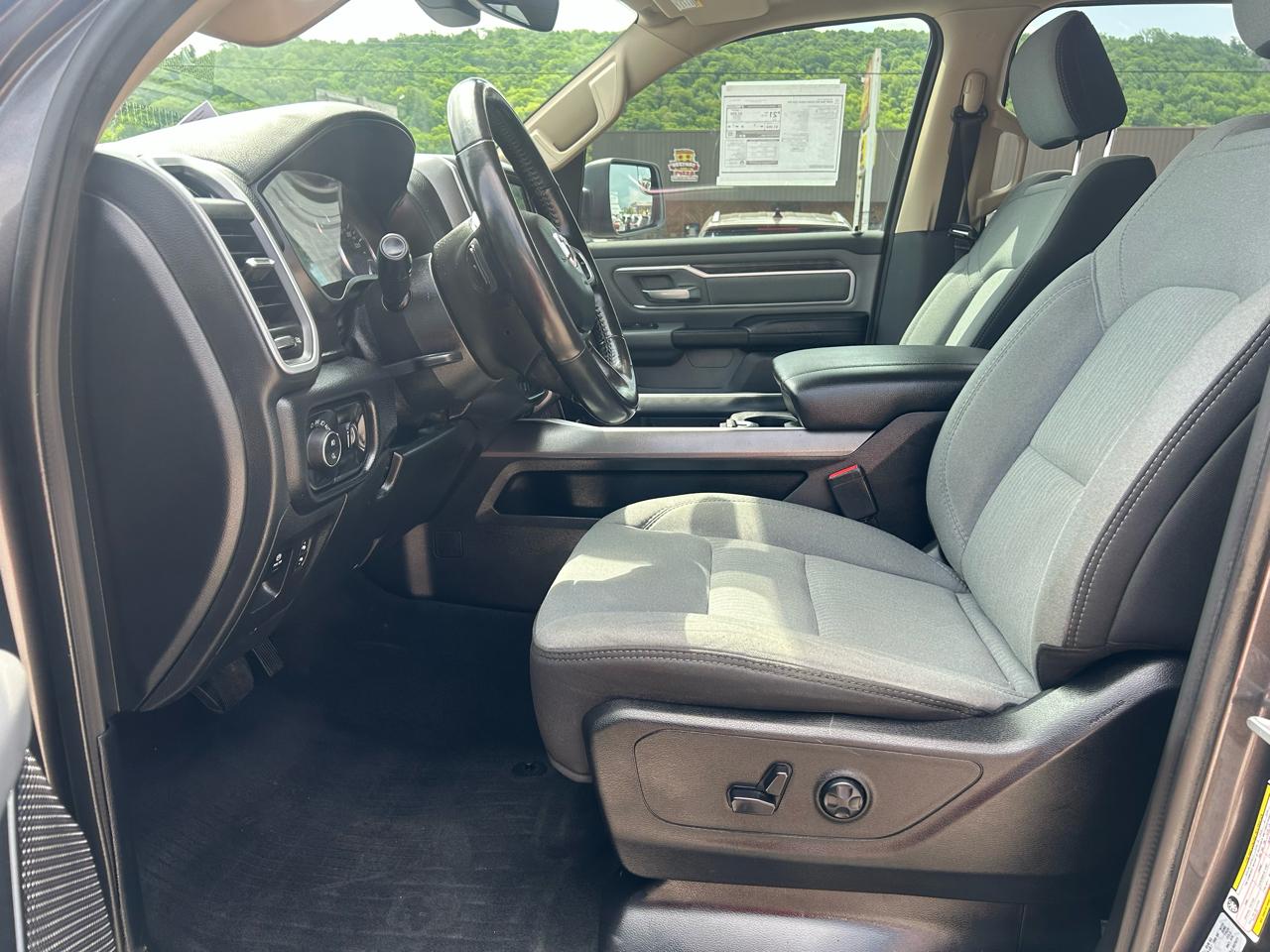 RAM 1500 Big Horn Crew Cab SWB 4WD 2020