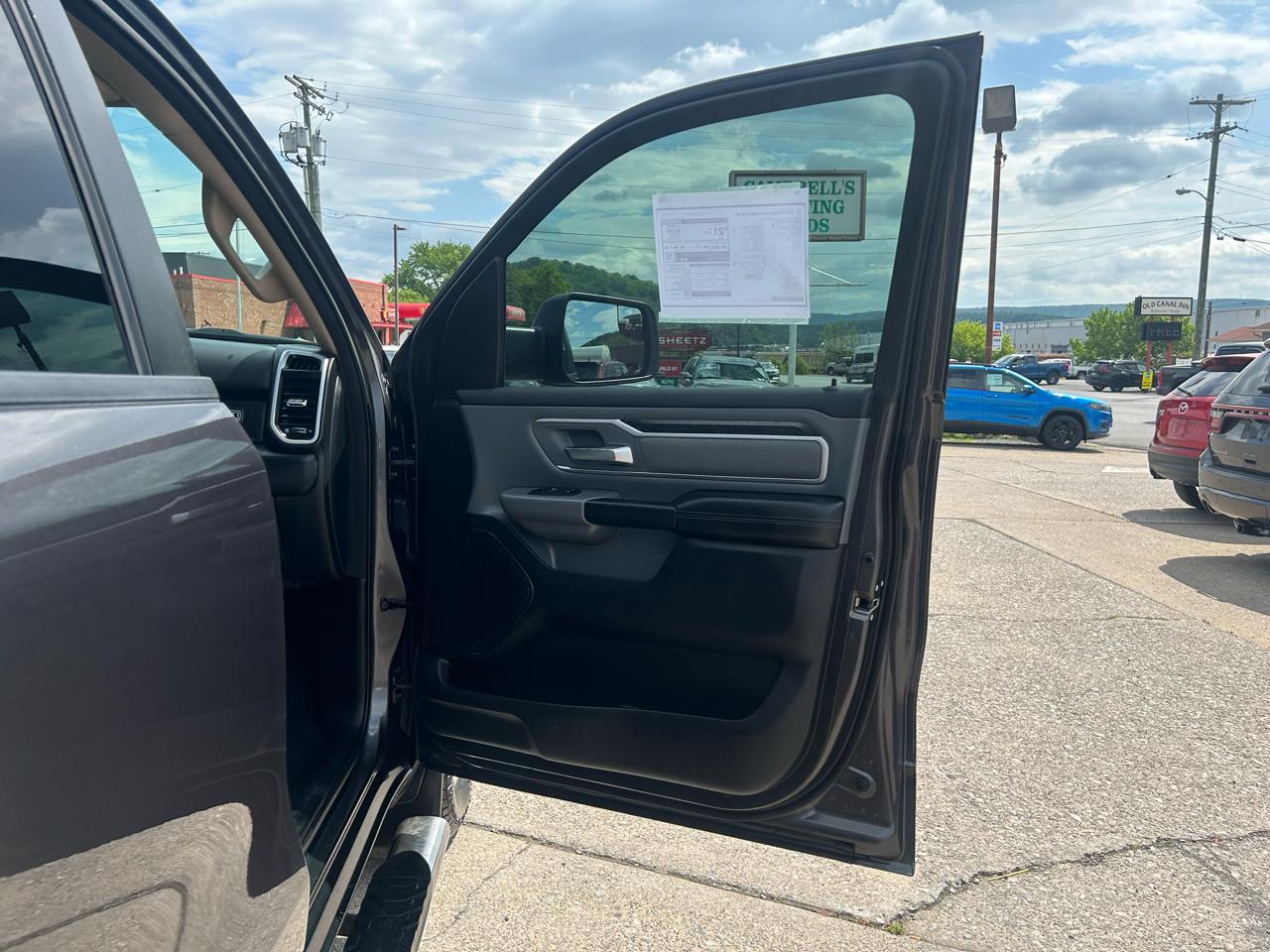 RAM 1500 Big Horn Crew Cab SWB 4WD 2020