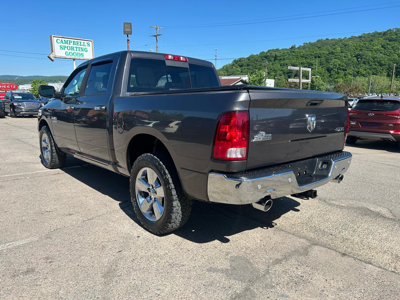 RAM 1500 SLT Crew Cab SWB 4WD 2016