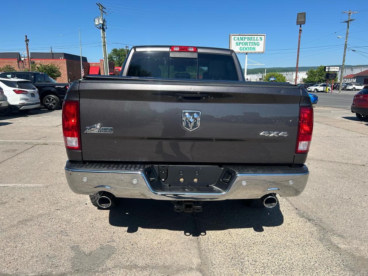 RAM 1500 SLT Crew Cab SWB 4WD 2016