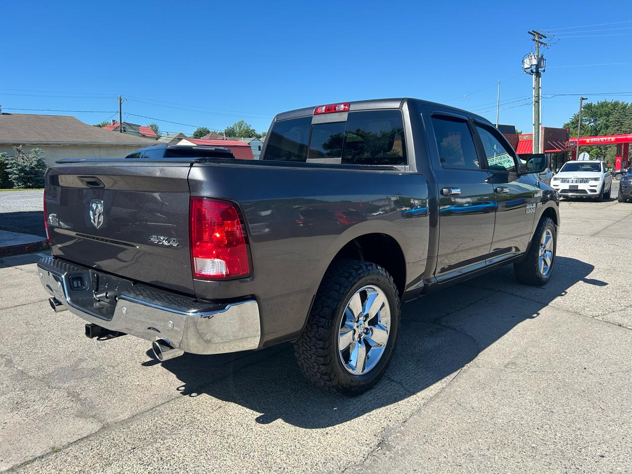 RAM 1500 SLT Crew Cab SWB 4WD 2016