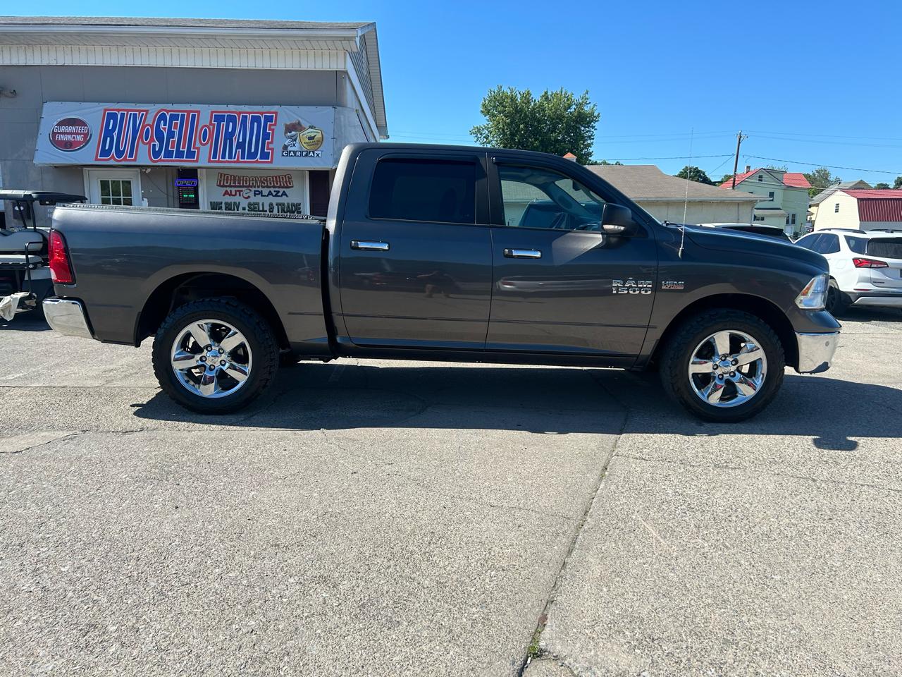 RAM 1500 SLT Crew Cab SWB 4WD 2016