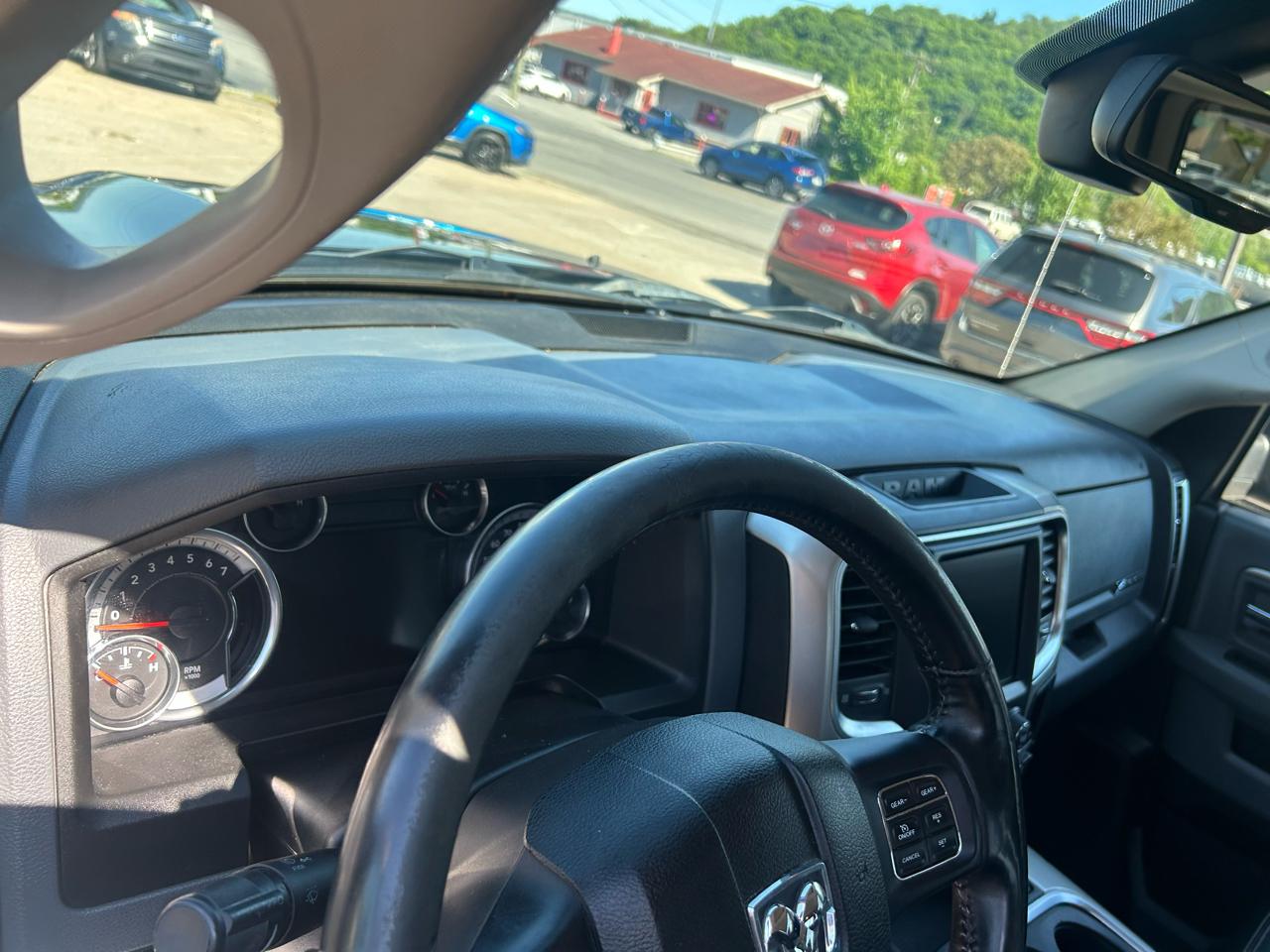 RAM 1500 SLT Crew Cab SWB 4WD 2016