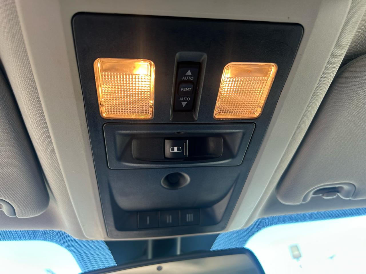 RAM 1500 SLT Crew Cab SWB 4WD 2016