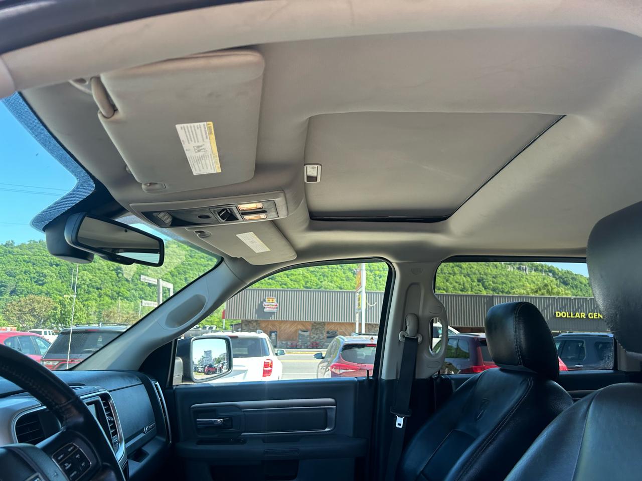 RAM 1500 SLT Crew Cab SWB 4WD 2016