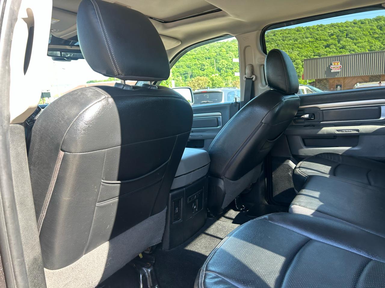 RAM 1500 SLT Crew Cab SWB 4WD 2016