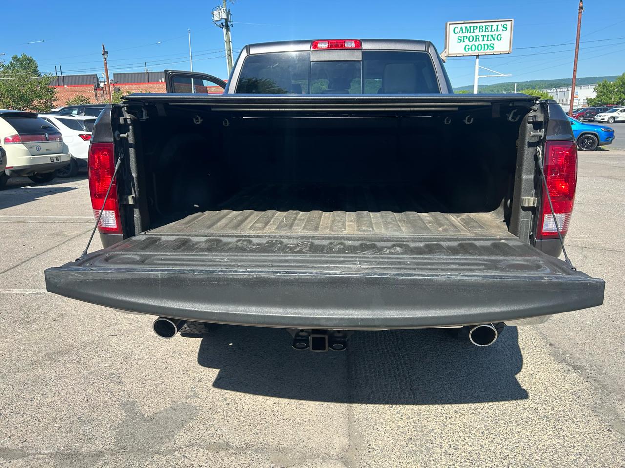 RAM 1500 SLT Crew Cab SWB 4WD 2016