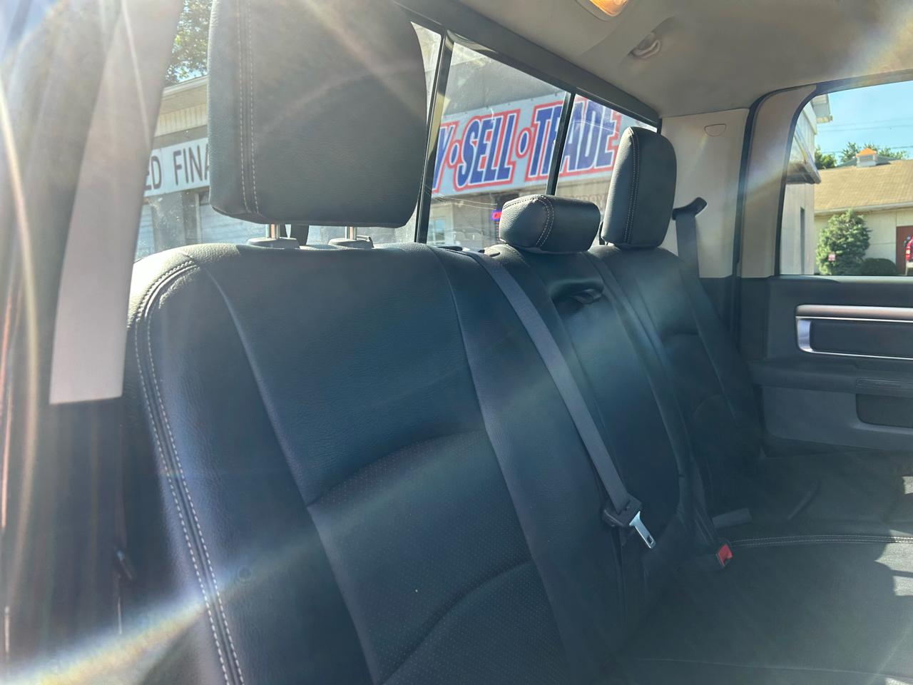 RAM 1500 SLT Crew Cab SWB 4WD 2016