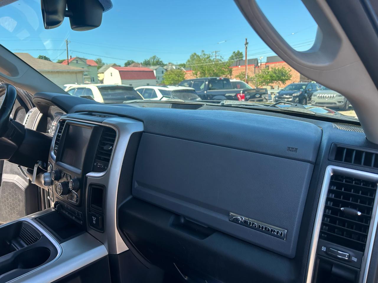 RAM 1500 SLT Crew Cab SWB 4WD 2016