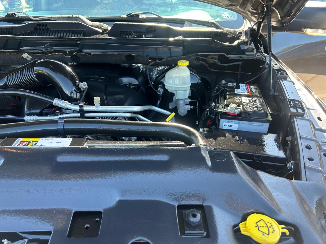 RAM 1500 SLT Crew Cab SWB 4WD 2016