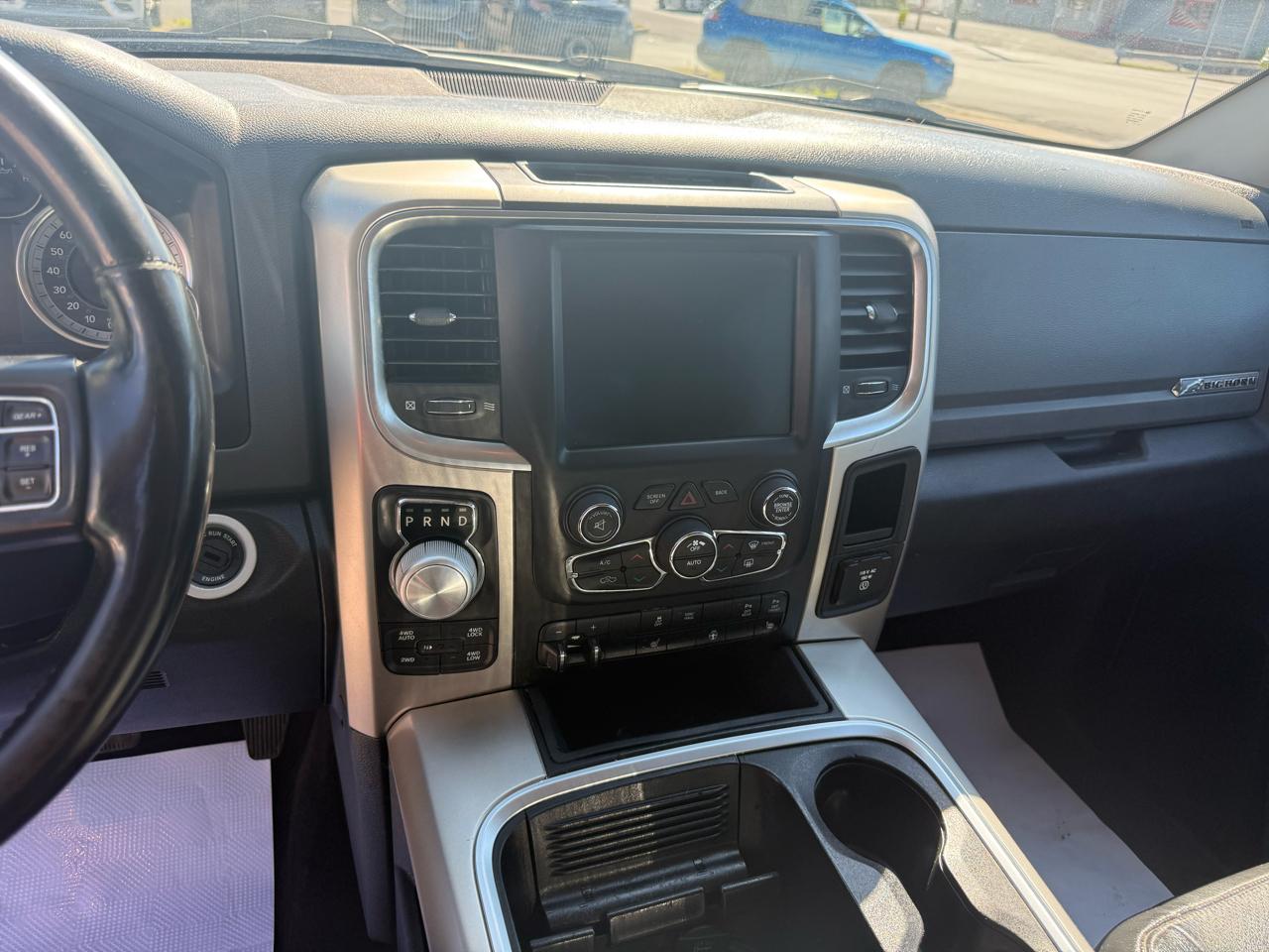 RAM 1500 SLT Crew Cab SWB 4WD 2016